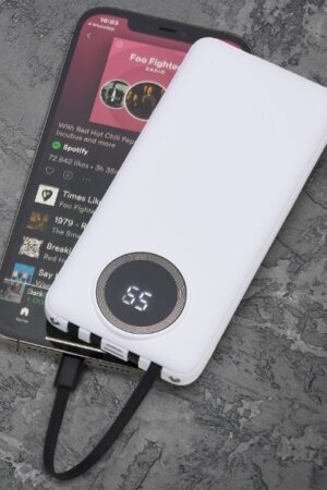 Power Bank 10.000mAh com Lanterna e Multissaídas M04052